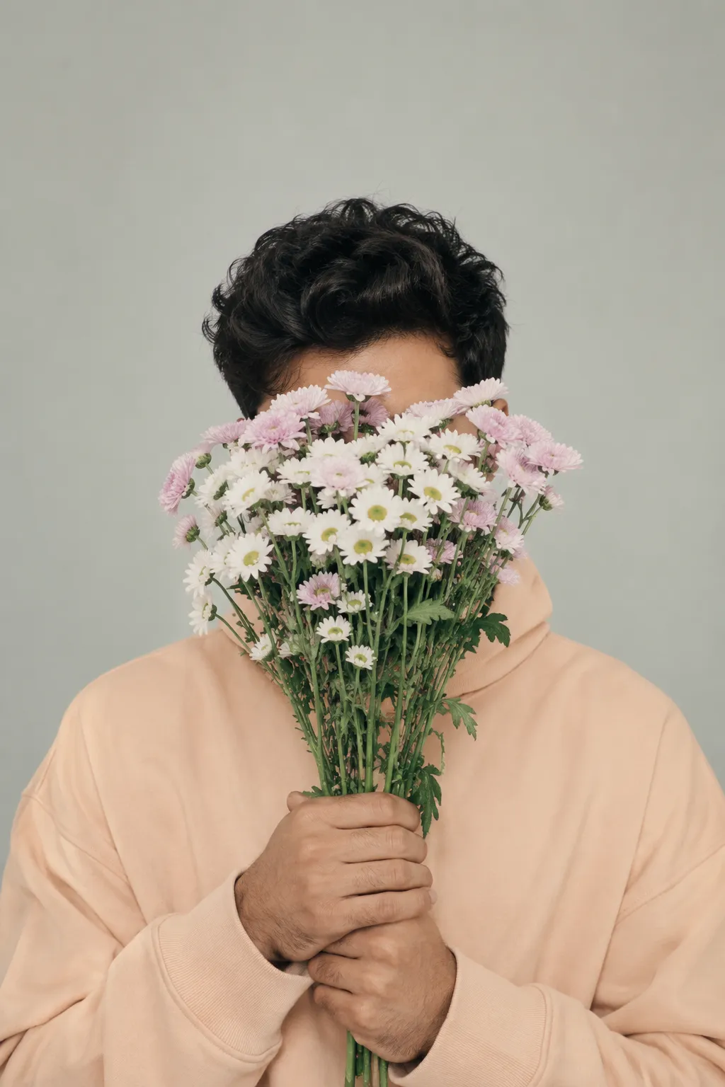 Minimalist Floral Portrait with Hidden Face — ChatGPT prompt | pineprompts.com