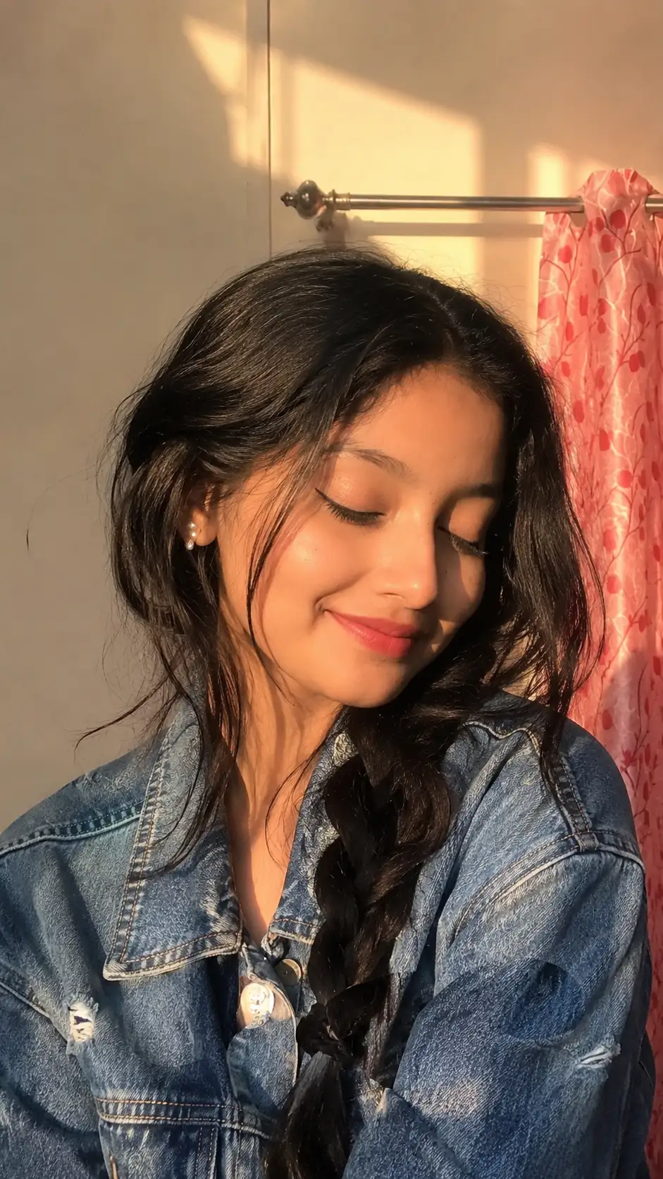 Golden Hour Close-Up Portrait in Oversized Denim Jacket — ChatGPT prompt | pineprompts.com