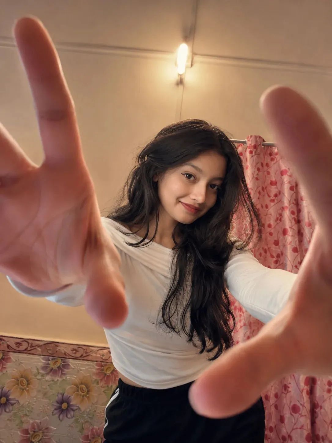 Ultra Realistic Forced Perspective Fashion Photography — ChatGPT prompt | pineprompts.com